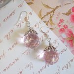 BO Rose Irisée med Swarovski krystallkuler og 925/1000 sølv ørekroker